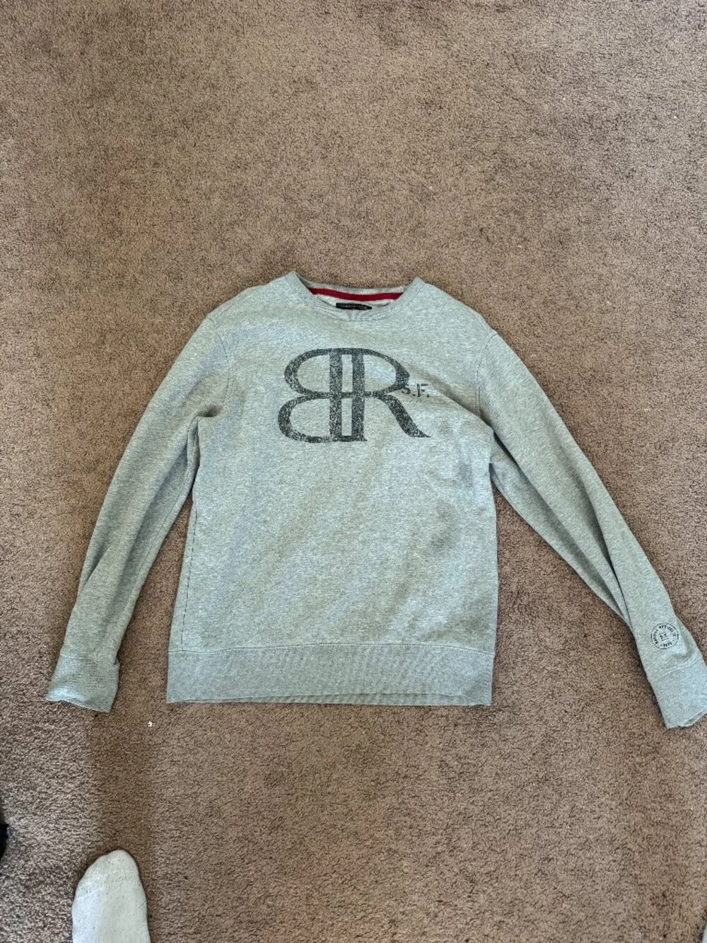 Banana Republic Crewneck Size Medium but fits a small.